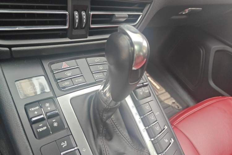 Used Porsche Macan 2018 Macan 2.0T Gear Lever
