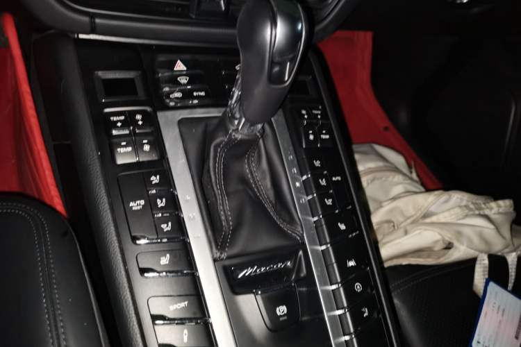 Used Porsche Macan 2018 Macan 2.0T Gear Lever