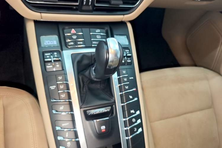 Used Porsche Macan 2018 Macan 2.0T Gear Lever