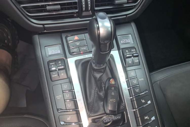 Used Porsche Macan 2018 Macan 2.0T Gear Lever