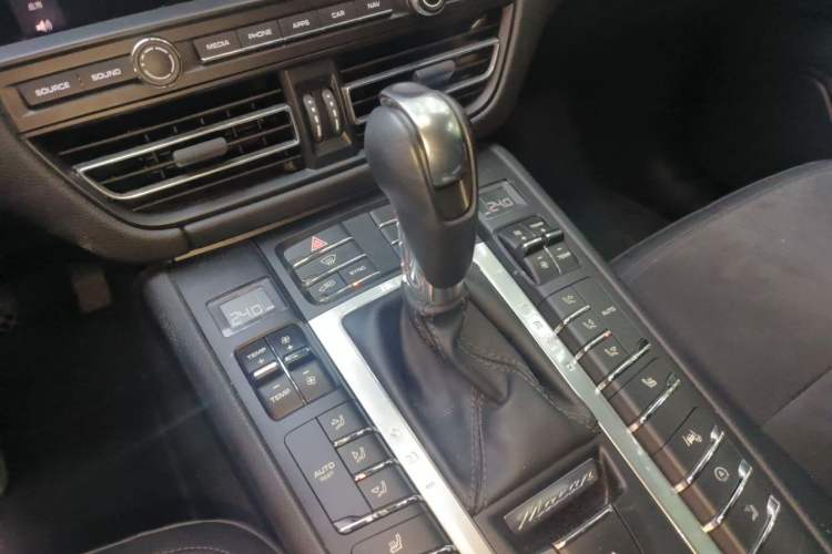 Used Porsche Macan 2018 Macan 2.0T Gear Lever
