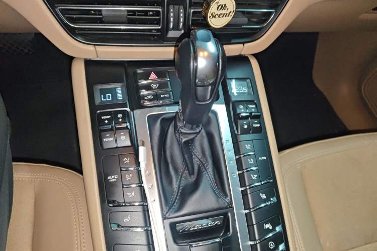 Used Porsche Macan 2018 Macan 2.0T Gear Lever