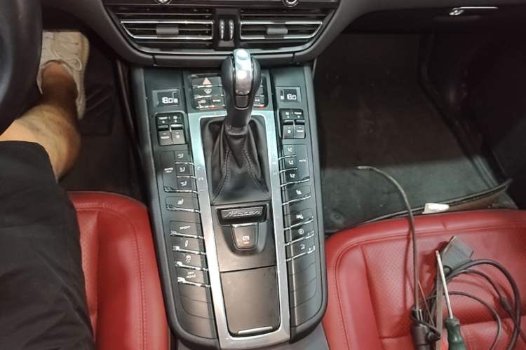 Used Porsche Macan 2018 Macan 2.0T Gear Lever