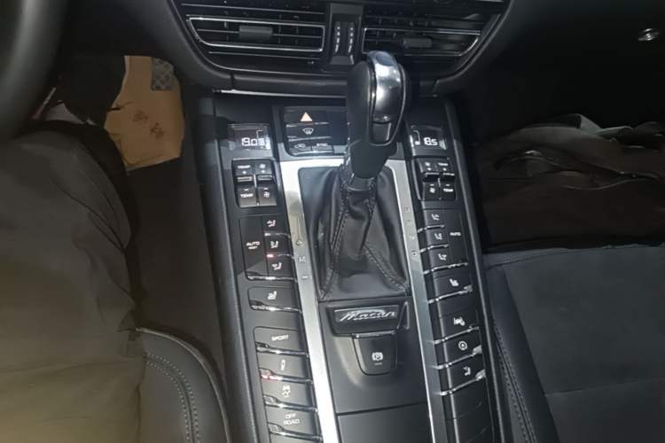 Used Porsche Macan 2018 Macan 2.0T Gear Lever