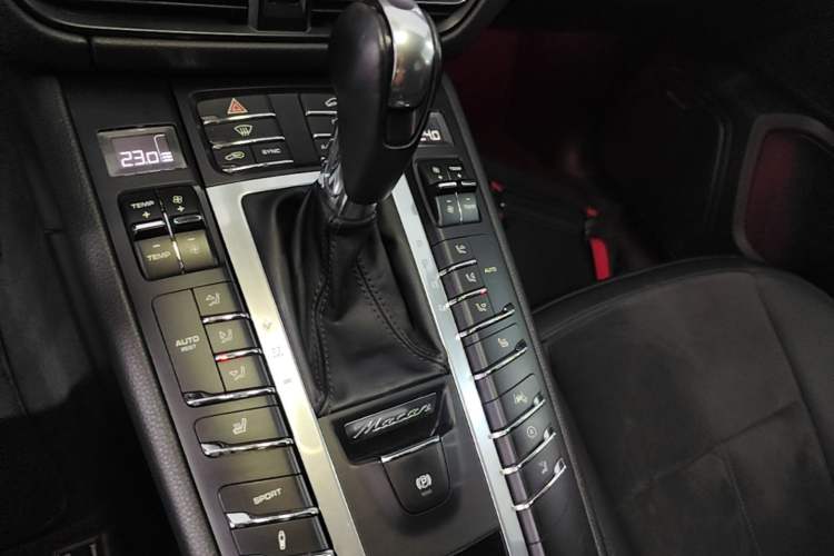 Used Porsche Macan 2018 Macan 2.0T Gear Lever