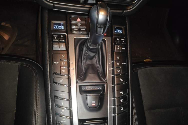Used Porsche Macan 2018 Macan 2.0T Gear Lever
