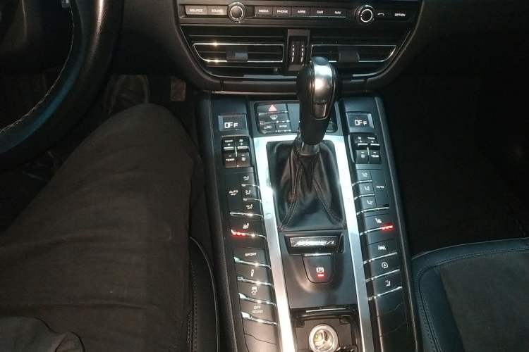 Used Porsche Macan 2018 Macan 2.0T Gear Lever