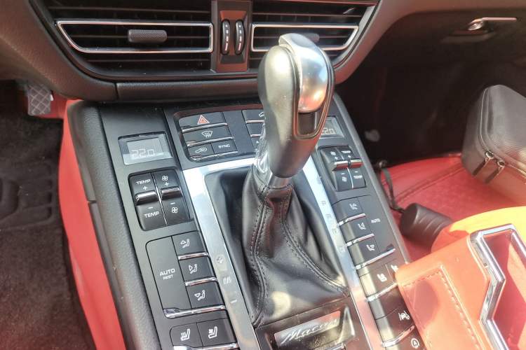 Used Porsche Macan 2018 Macan 2.0T Gear Lever