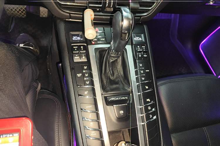 Used Porsche Macan 2018 Macan 2.0T Gear Lever