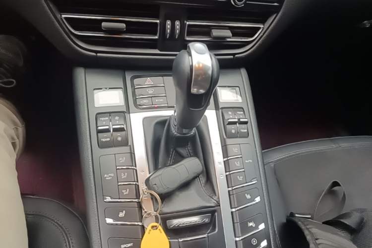 Used Porsche Macan 2018 Macan 2.0T Gear Lever