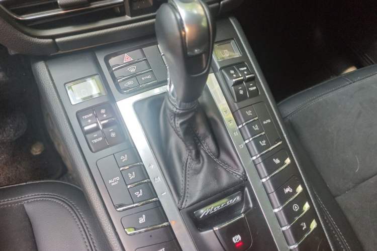 Used Porsche Macan 2018 Macan 2.0T Gear Lever