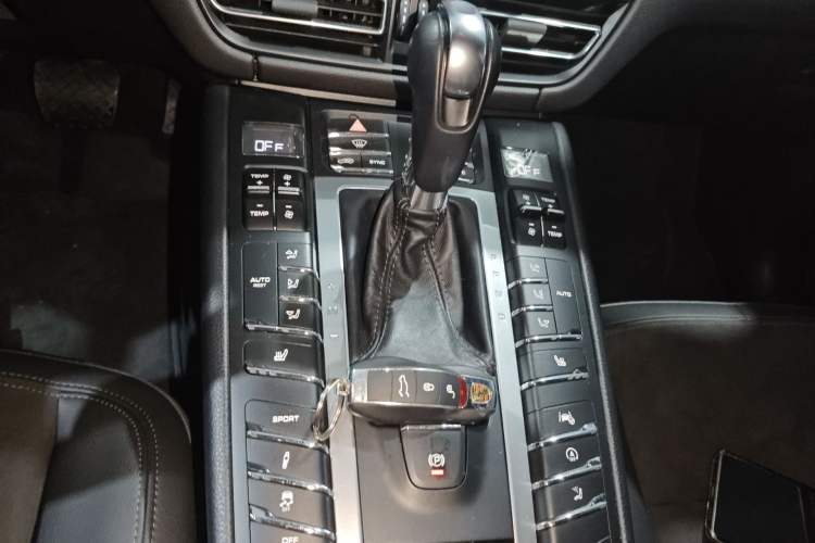 Used Porsche Macan 2018 Macan 2.0T Gear Lever