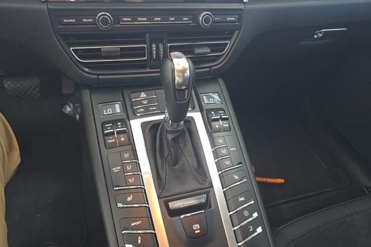 Used Porsche Macan 2018 Macan 2.0T Gear Lever