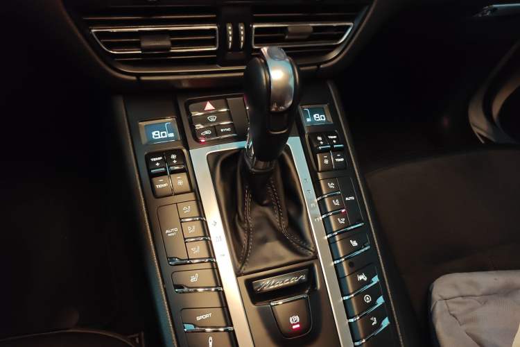Used Porsche Macan 2018 Macan 2.0T Gear Lever