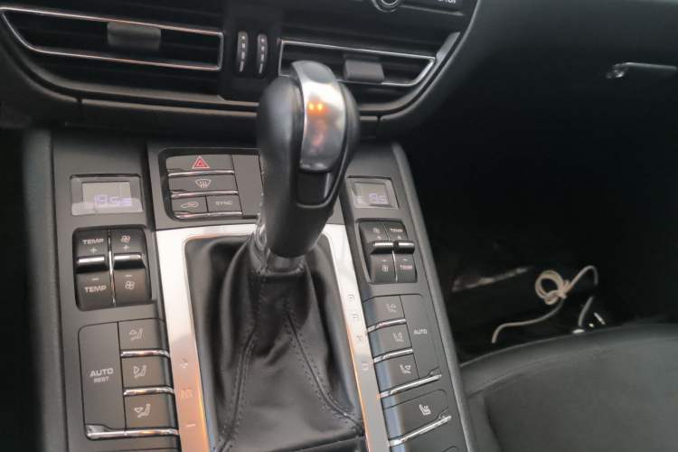Used Porsche Macan 2018 Macan 2.0T Gear Lever