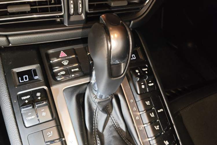 Used Porsche Macan 2018 Macan 2.0T Gear Lever