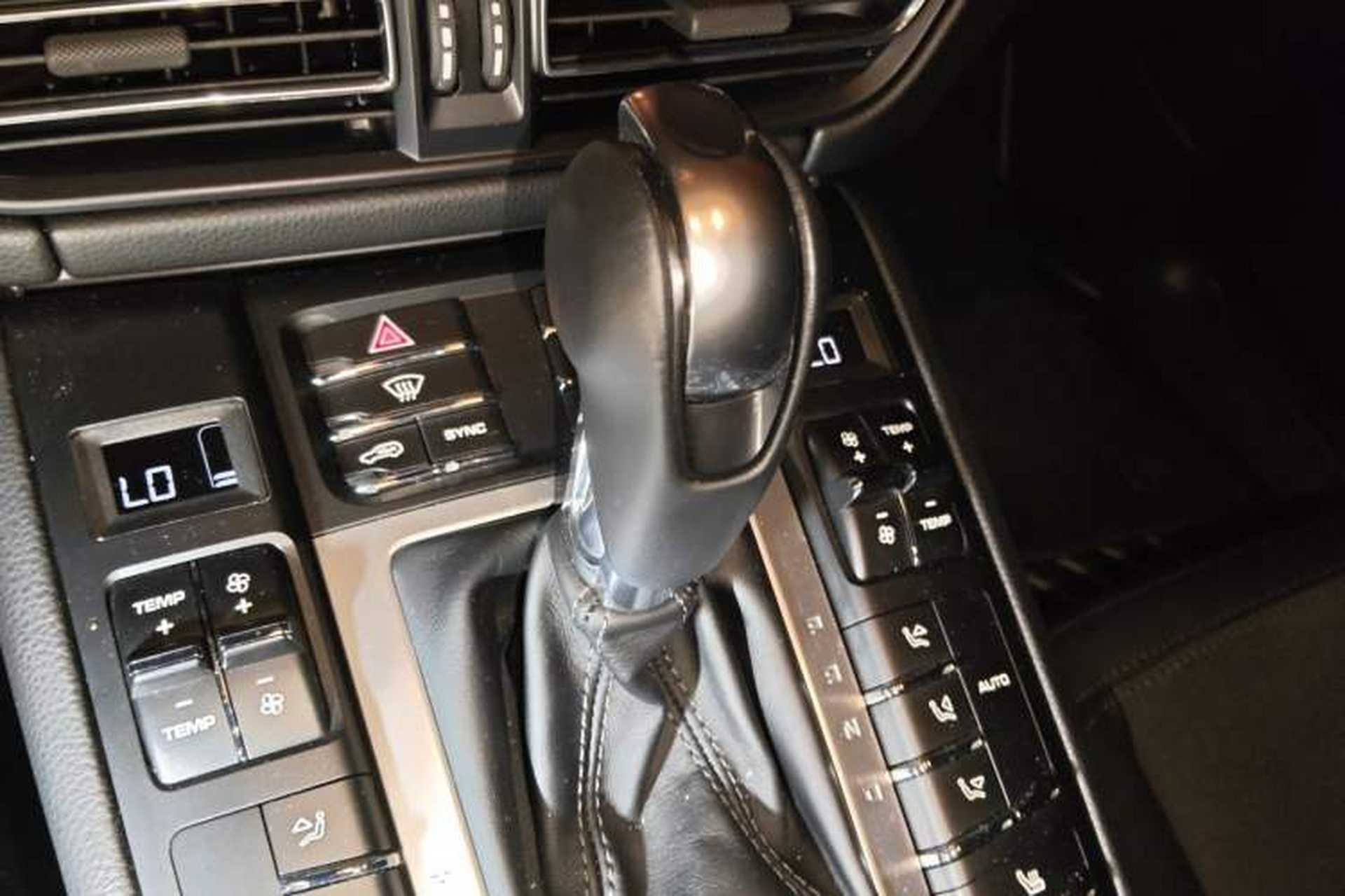 Used Porsche Macan 2018 Macan 2.0T Gear Lever