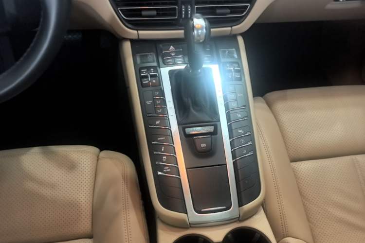 Used Porsche Macan 2018 Macan 2.0T Gear Lever
