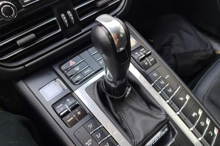 Used Porsche Macan 2018 Macan 2.0T Gear Lever