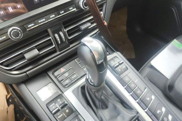 Used Porsche Macan 2018 Macan 2.0T Gear Lever