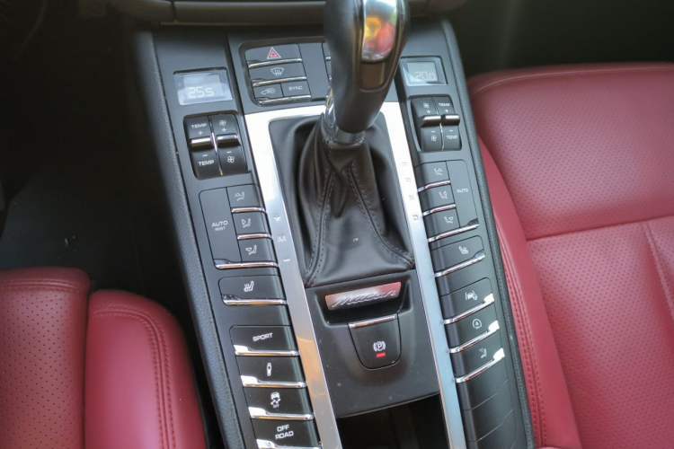 Used Porsche Macan 2018 Macan 2.0T Gear Lever