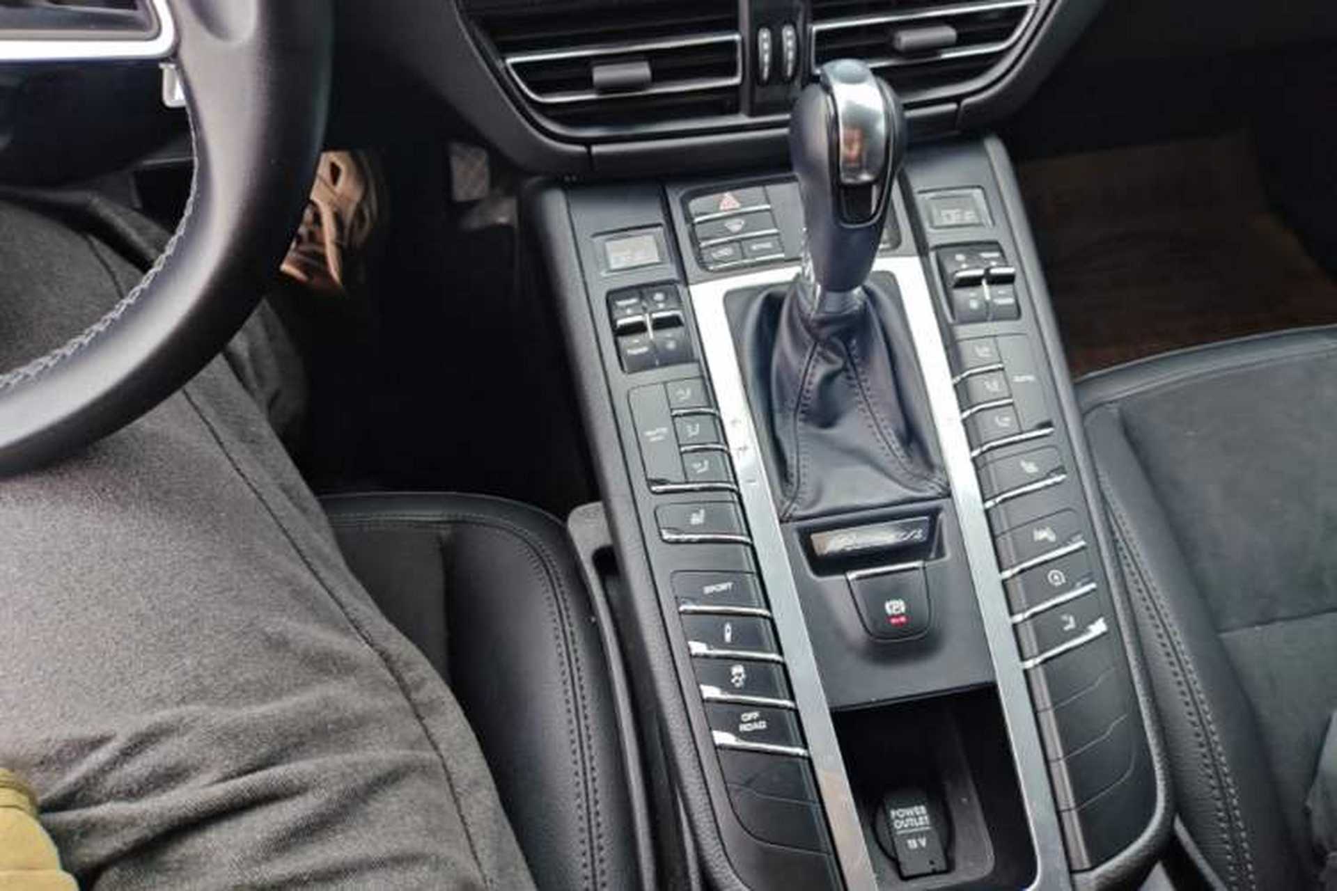 Used Porsche Macan 2018 Macan 2.0T Gear Lever