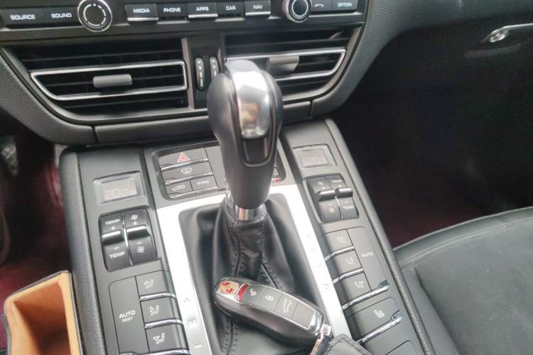 Used Porsche Macan 2018 Macan 2.0T Gear Lever
