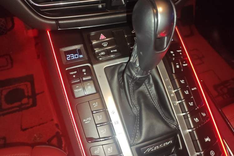 Used Porsche Macan 2018 Macan 2.0T Gear Lever