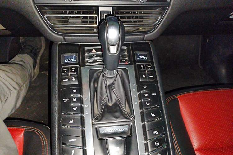 Used Porsche Macan 2018 Macan 2.0T Gear Lever