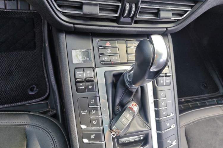 Used Porsche Macan 2018 Macan 2.0T Gear Lever