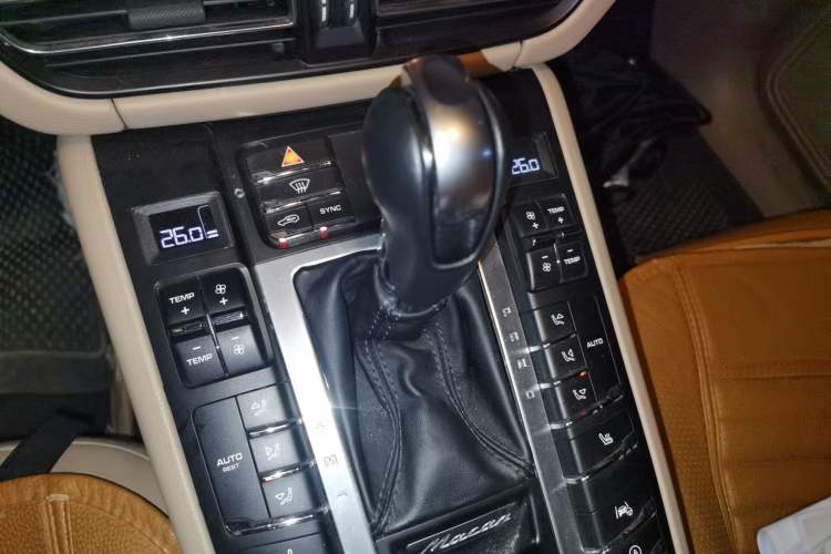 Used Porsche Macan 2018 Macan 2.0T Gear Lever