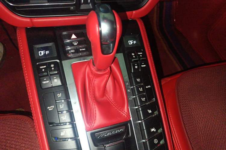 Used Porsche Macan 2018 Macan 2.0T Gear Lever