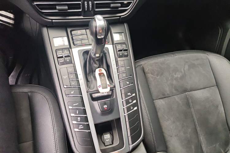 Used Porsche Macan 2018 Macan 2.0T Gear Lever