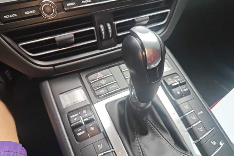 Used Porsche Macan 2018 Macan 2.0T Gear Lever