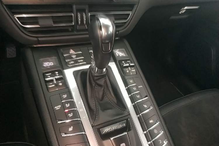 Used Porsche Macan 2018 Macan 2.0T Gear Lever