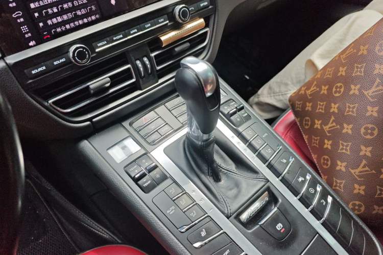 Used Porsche Macan 2018 Macan 2.0T Gear Lever