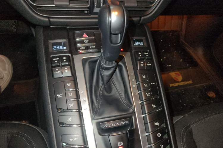 Used Porsche Macan 2018 Macan 2.0T Gear Lever