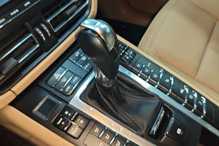 Used Porsche Macan 2018 Macan 2.0T Gear Lever
