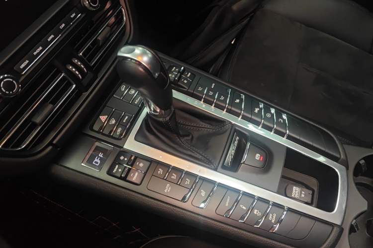 Used Porsche Macan 2018 Macan 2.0T Gear Lever