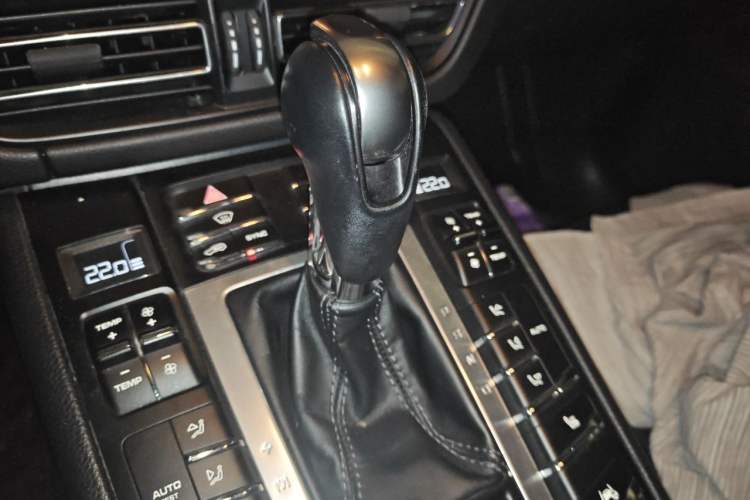 Used Porsche Macan 2018 Macan 2.0T Gear Lever