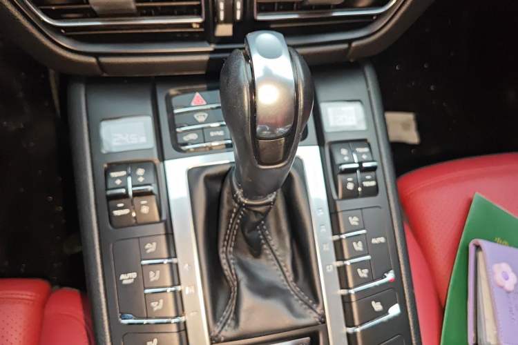 Used Porsche Macan 2018 Macan 2.0T Gear Lever