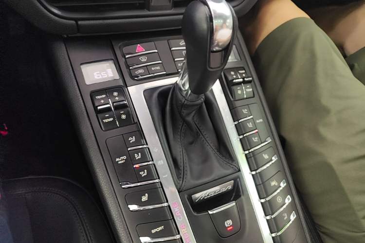 Used Porsche Macan 2018 Macan 2.0T Gear Lever