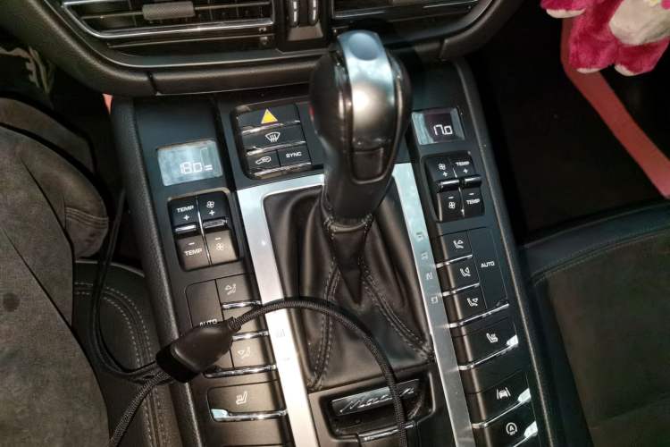 Used Porsche Macan 2018 Macan 2.0T Gear Lever