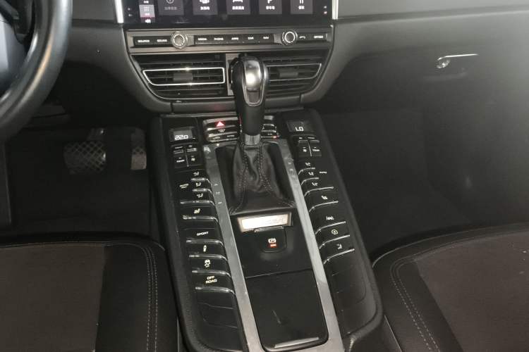Used Porsche Macan 2018 Macan 2.0T Gear Lever