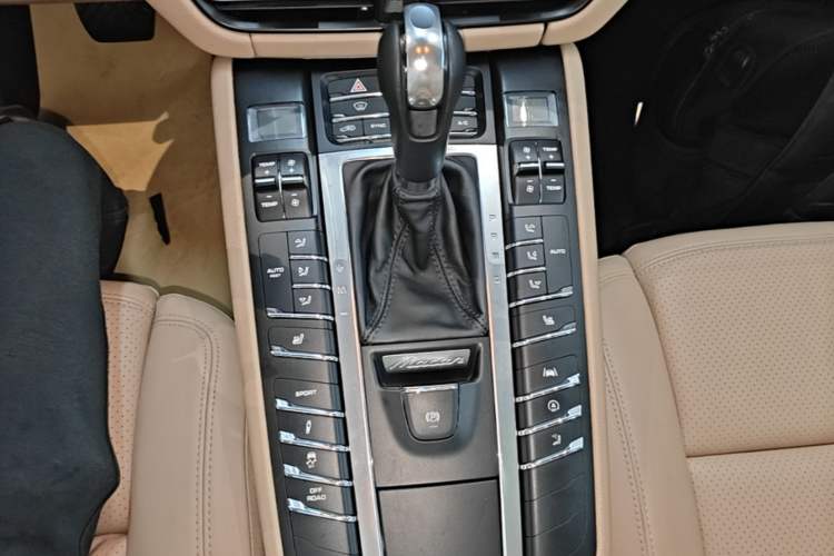 Used Porsche Macan 2018 Macan 2.0T Gear Lever