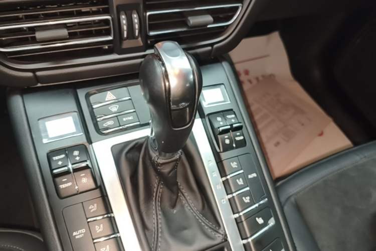 Used Porsche Macan 2018 Macan 2.0T Gear Lever