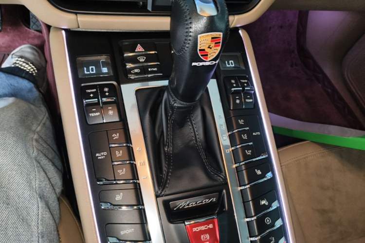 Used Porsche Macan 2018 Macan 2.0T Gear Lever