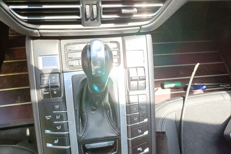 Used Porsche Macan 2018 Macan 2.0T Gear Lever