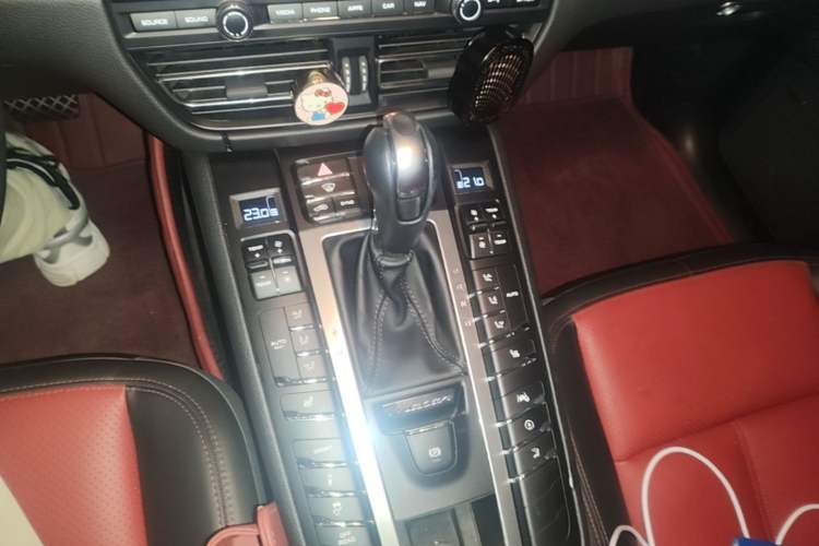 Used Porsche Macan 2018 Macan 2.0T Gear Lever