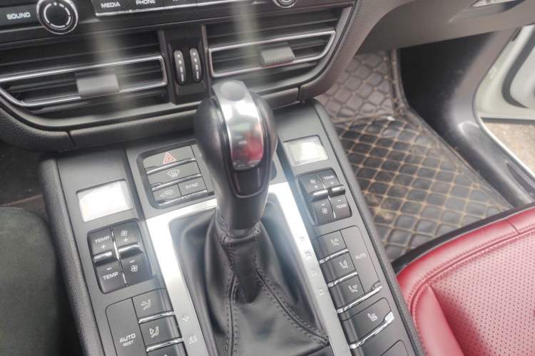 Used Porsche Macan 2018 Macan 2.0T Gear Lever